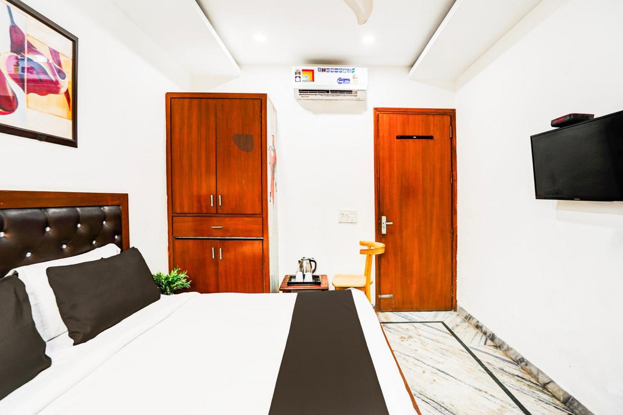 Super Collection O Sector 110 Noida Hotel Екстериор снимка