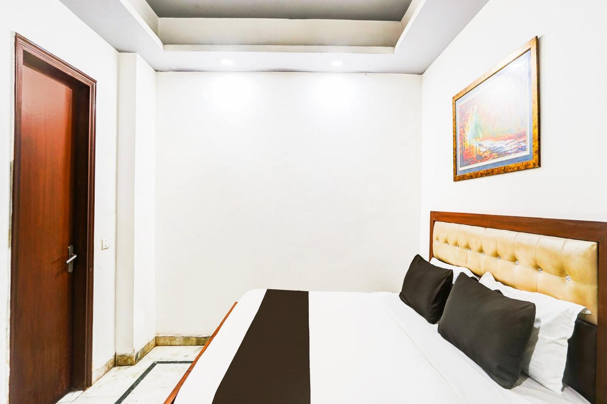 Super Collection O Sector 110 Noida Hotel Екстериор снимка