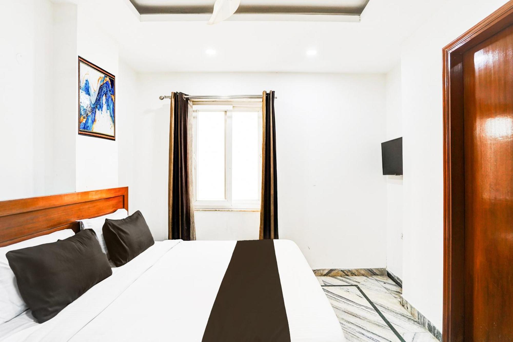 Super Collection O Sector 110 Noida Hotel Екстериор снимка